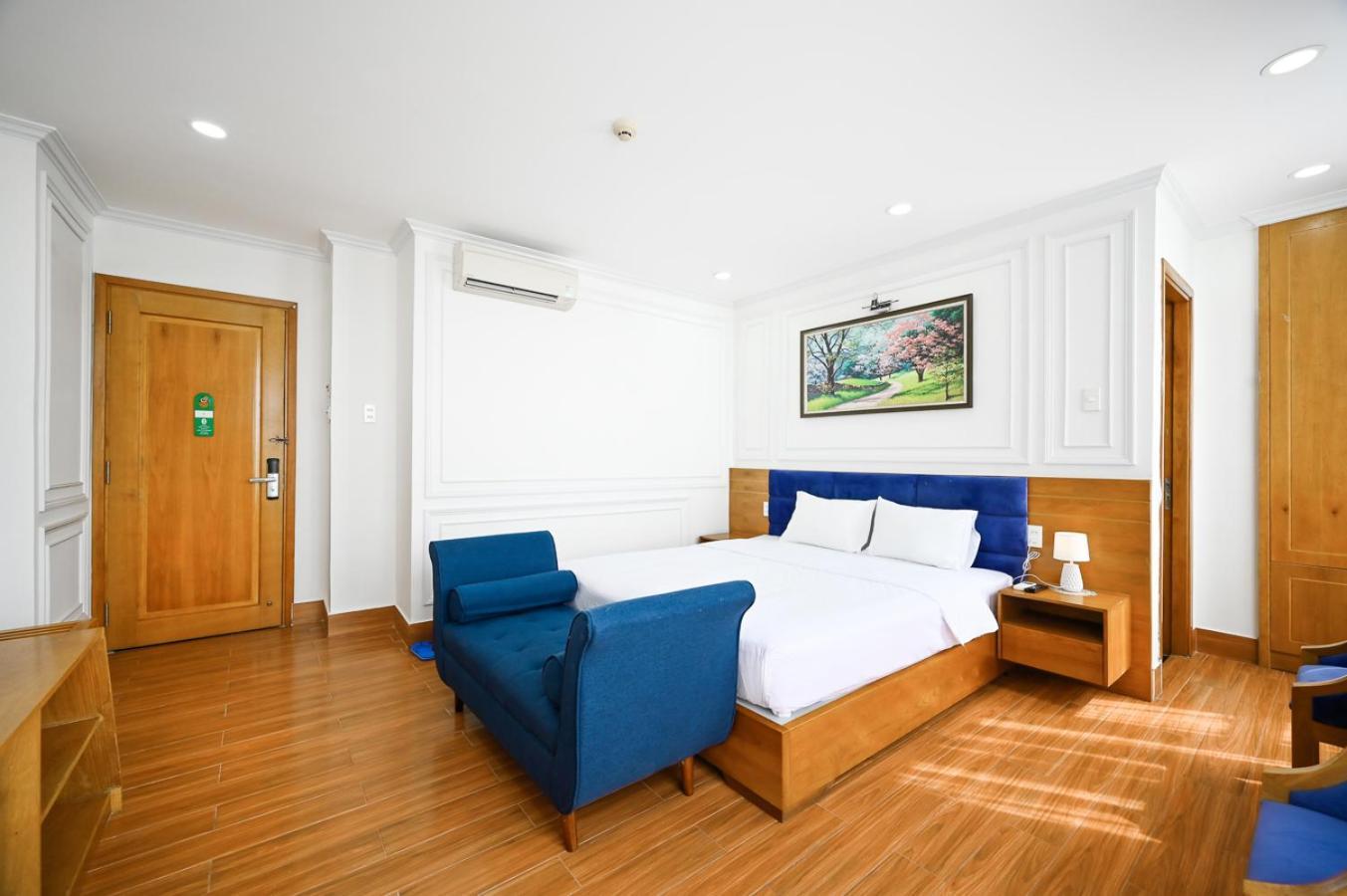 Vivian Airport Hotel Saigon Хошимин Экстерьер фото